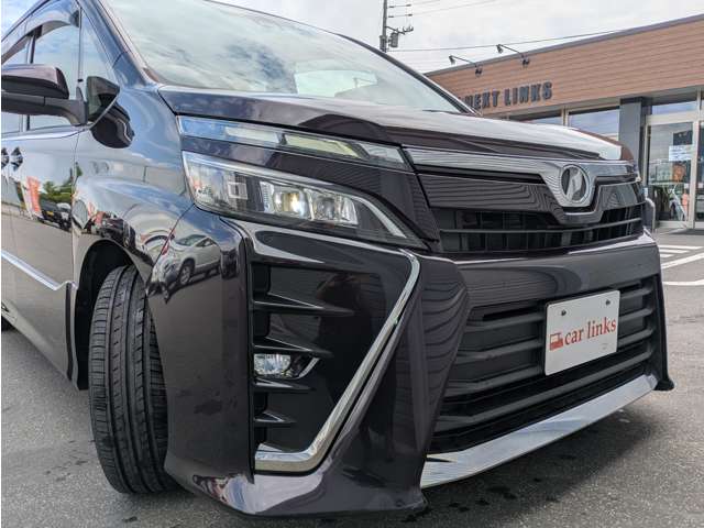Toyota Voxy 11