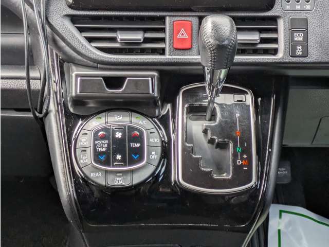 Toyota Voxy 12