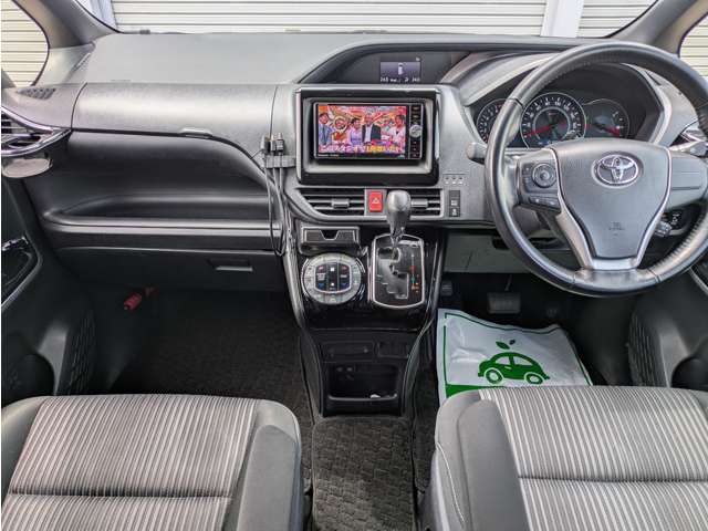Toyota Voxy 3