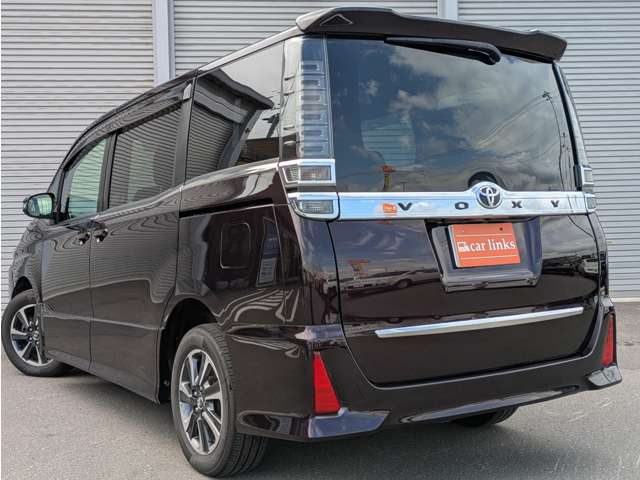 Toyota Voxy 8