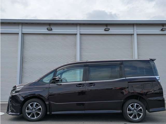 Toyota Voxy 9