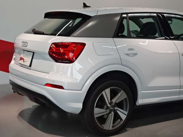 Audi Q2 12