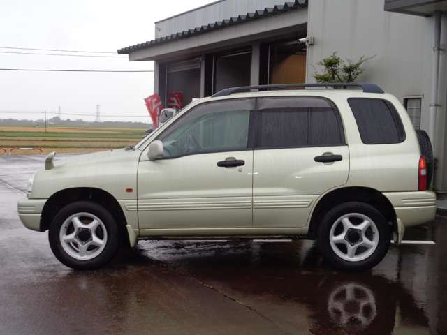 Suzuki Escudo 4