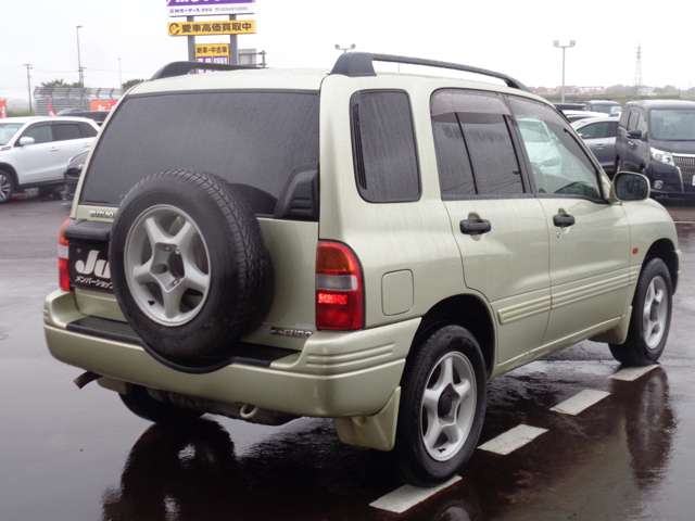 Suzuki Escudo 5