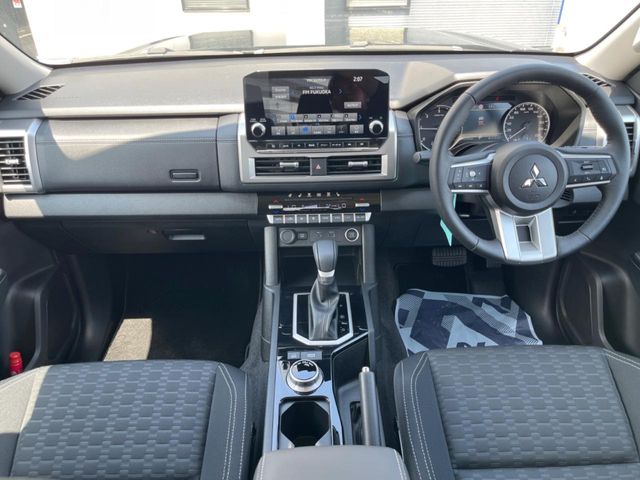 Mitsubishi Triton 2