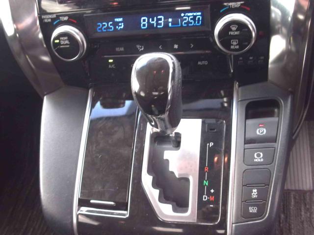 Toyota Alphard 12