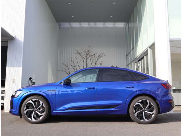Audi Q8 Sportback e-tron 6
