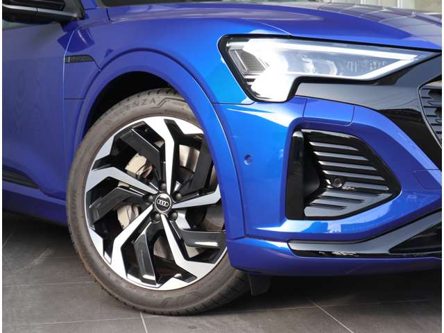 Audi Q8 Sportback e-tron 10