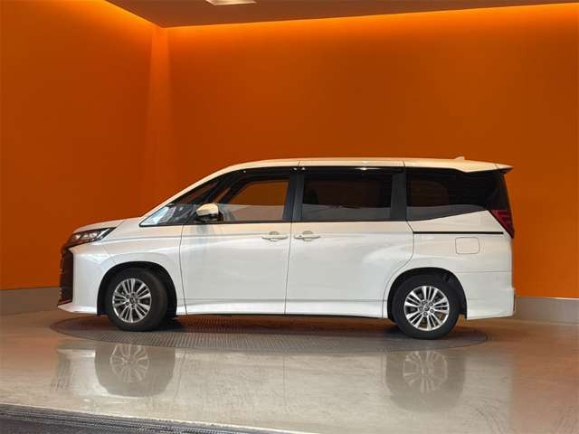 Toyota Noah 11