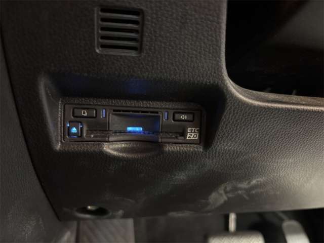Toyota Noah 4
