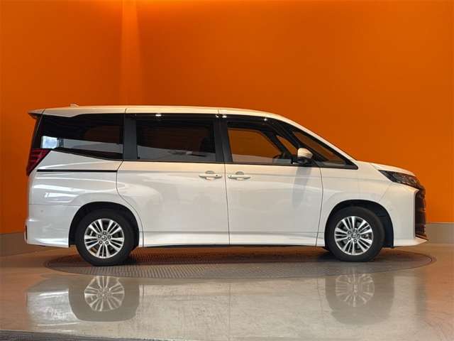 Toyota Noah 7
