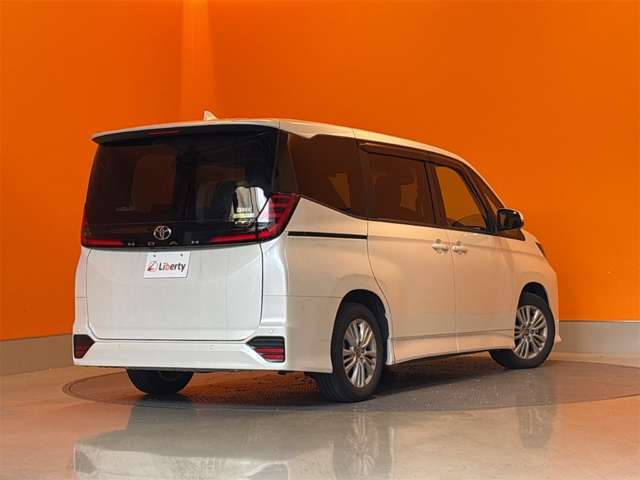 Toyota Noah 8