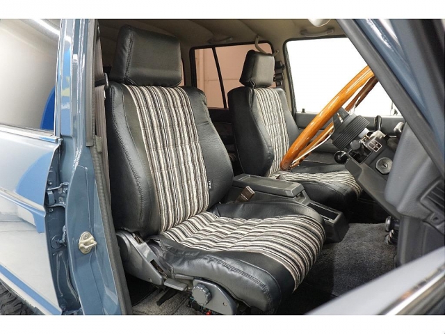 Toyota Land Cruiser 60 12