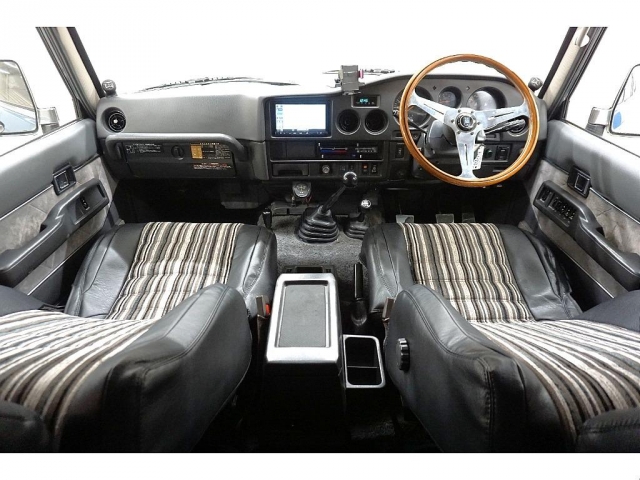 Toyota Land Cruiser 60 7