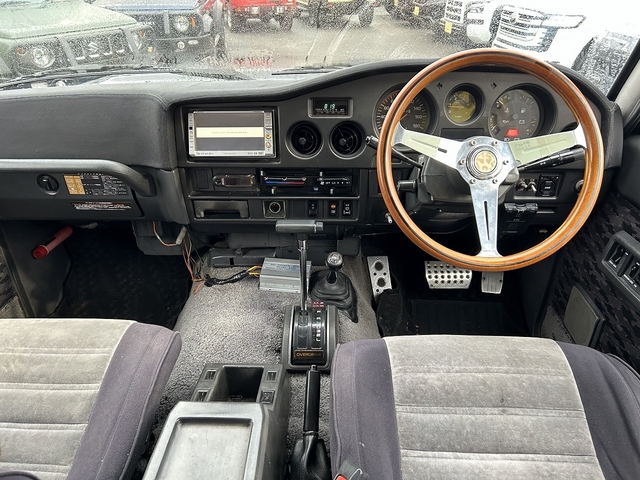 Toyota Land Cruiser 60 2