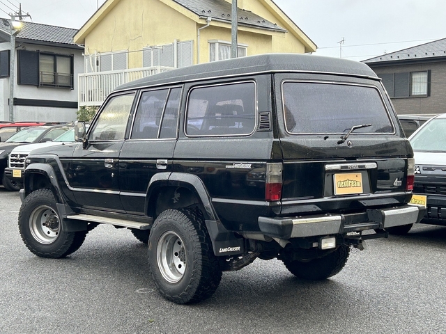 Toyota Land Cruiser 60 3