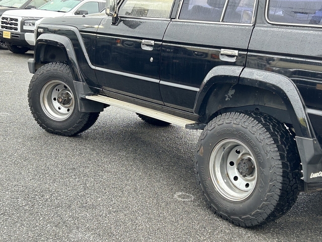 Toyota Land Cruiser 60 6
