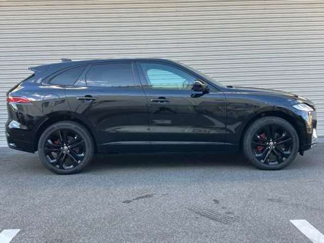 Jaguar F-Pace 11