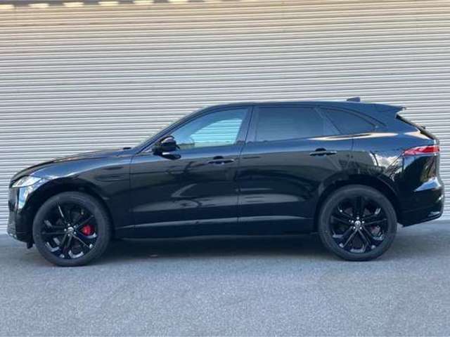 Jaguar F-Pace 12
