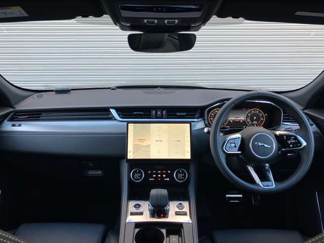 Jaguar F-Pace 6