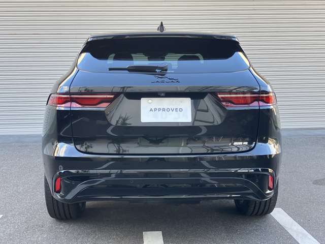 Jaguar F-Pace 10