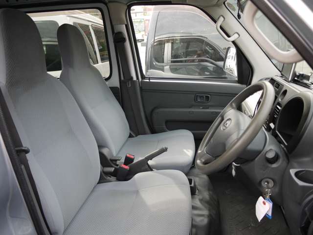Daihatsu Hijet Cargo 4