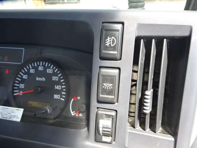 Isuzu Elf 11