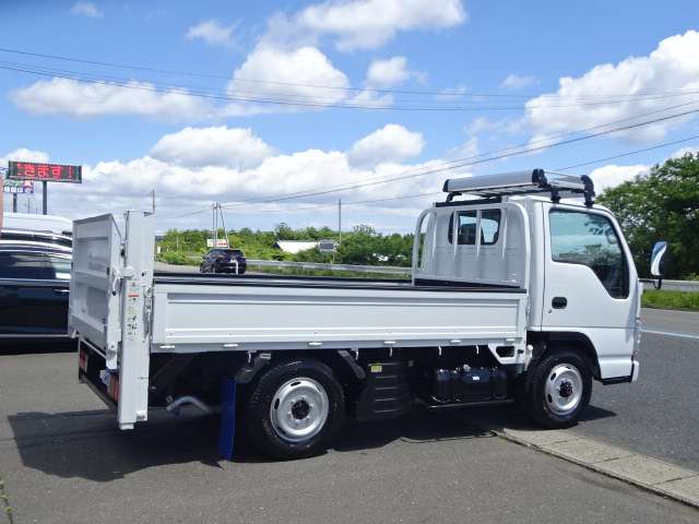 Isuzu Elf 7