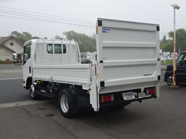 Isuzu Elf 8