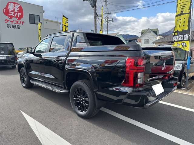 Mitsubishi Triton 9