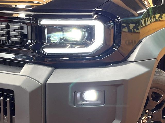 Toyota Land Cruiser FJ 11