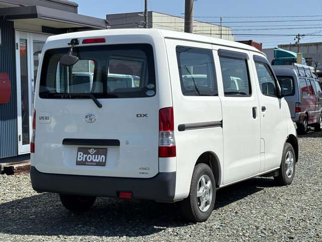 Toyota Light Ace Van 3