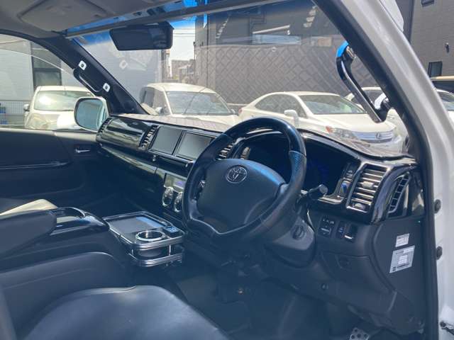 Toyota Hiace 12