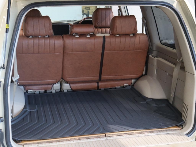 Toyota Land Cruiser 100 3