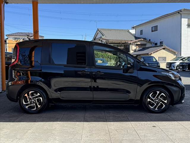 Toyota Sienta 11