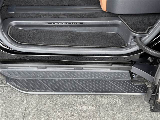 Toyota Vellfire 4