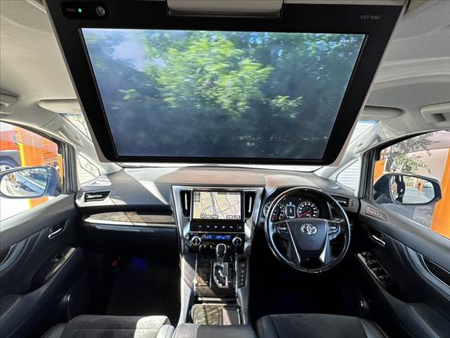 Toyota Vellfire 2