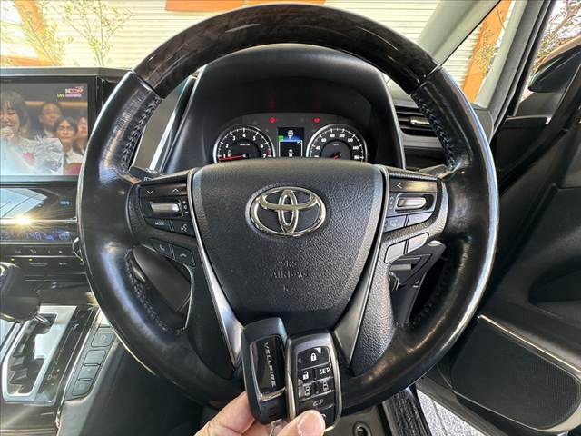 Toyota Vellfire 6