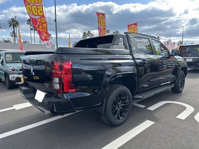 Mitsubishi Triton 11