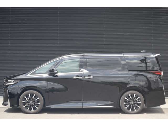 Toyota Vellfire 4