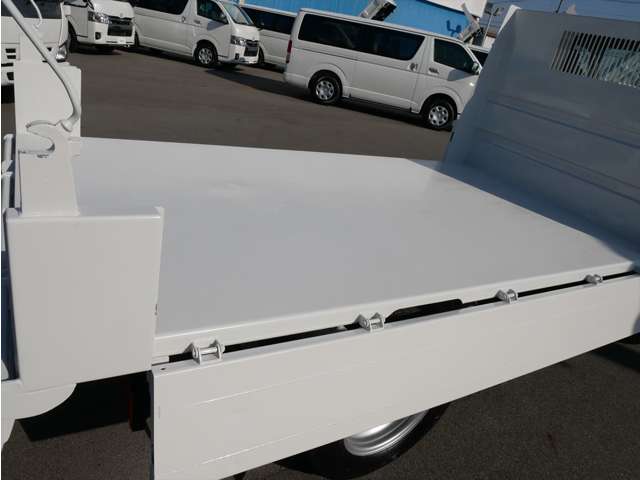 Isuzu Elf 12