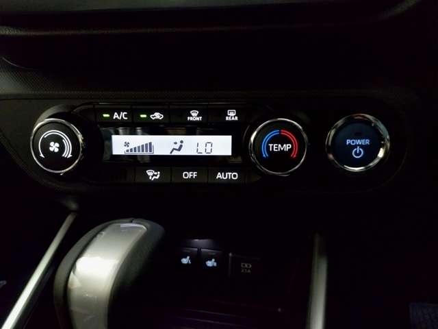Daihatsu Rocky 12