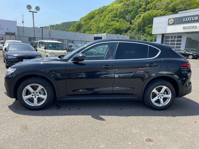 Alfa Romeo Stelvio 5