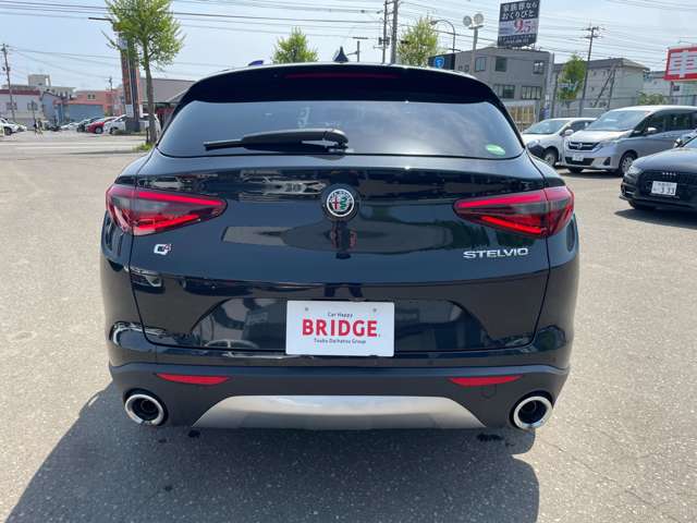 Alfa Romeo Stelvio 7