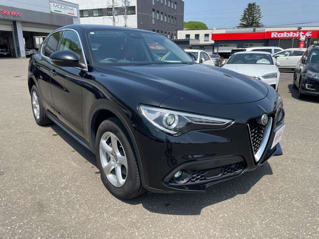 Alfa Romeo Stelvio 10