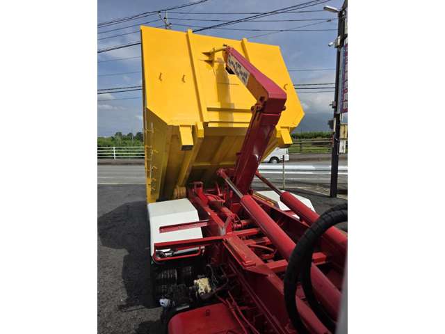 Mitsubishi Fuso Canter 9