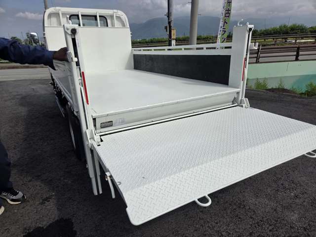 Isuzu Elf 12
