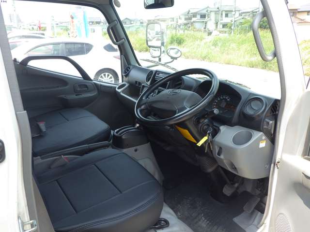 Hino Dutro 9