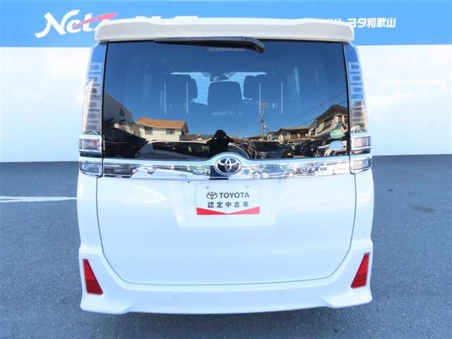 Toyota Voxy 11