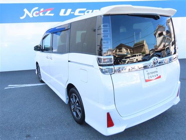 Toyota Voxy 12